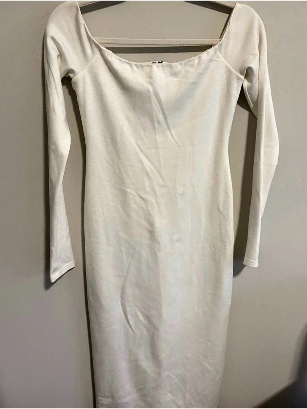 alice + olivia Dorinda Off-The-Shoulder Fitted Midi Dress White Midi Dress